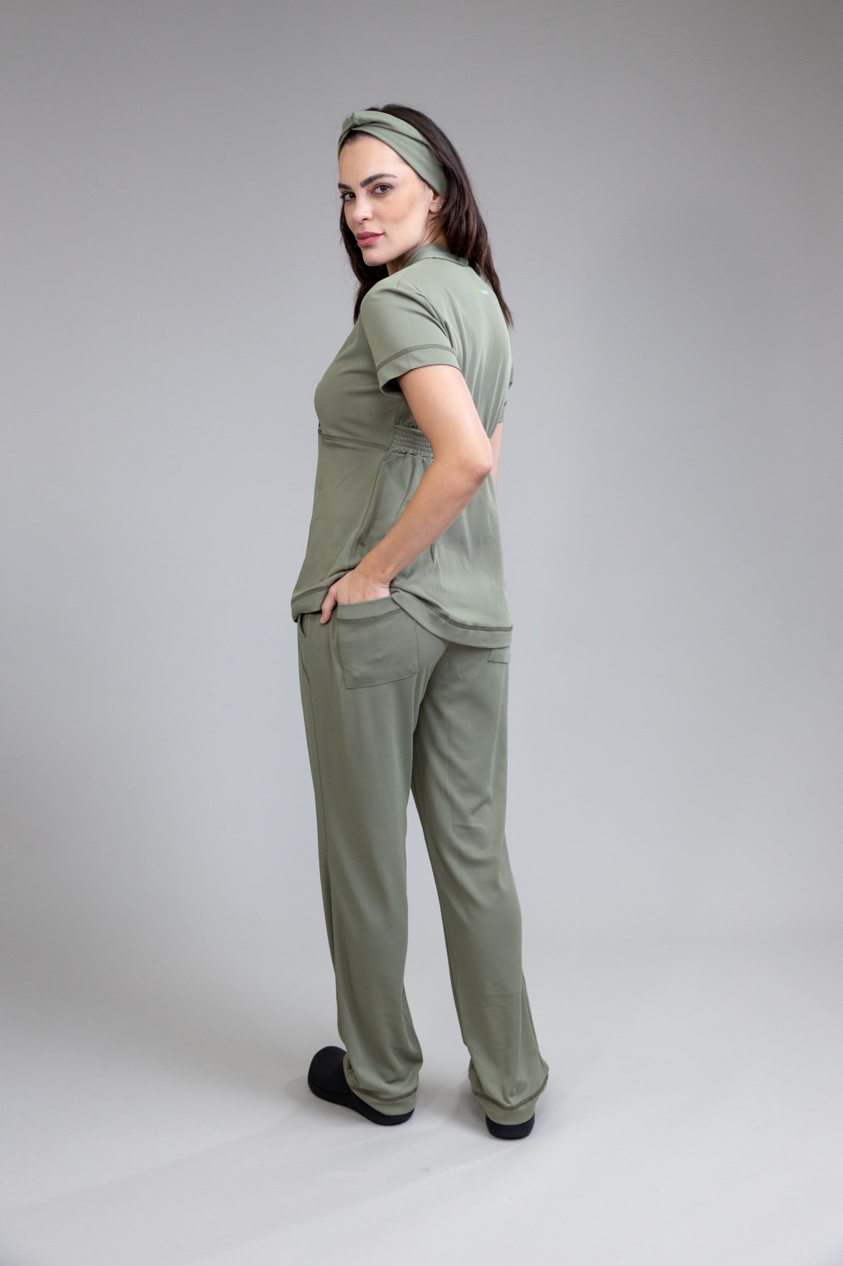 Scrub Aero EDGE - Feminino - Verde Olive