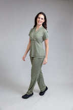 Scrub Aero EDGE - Feminino - Verde Olive