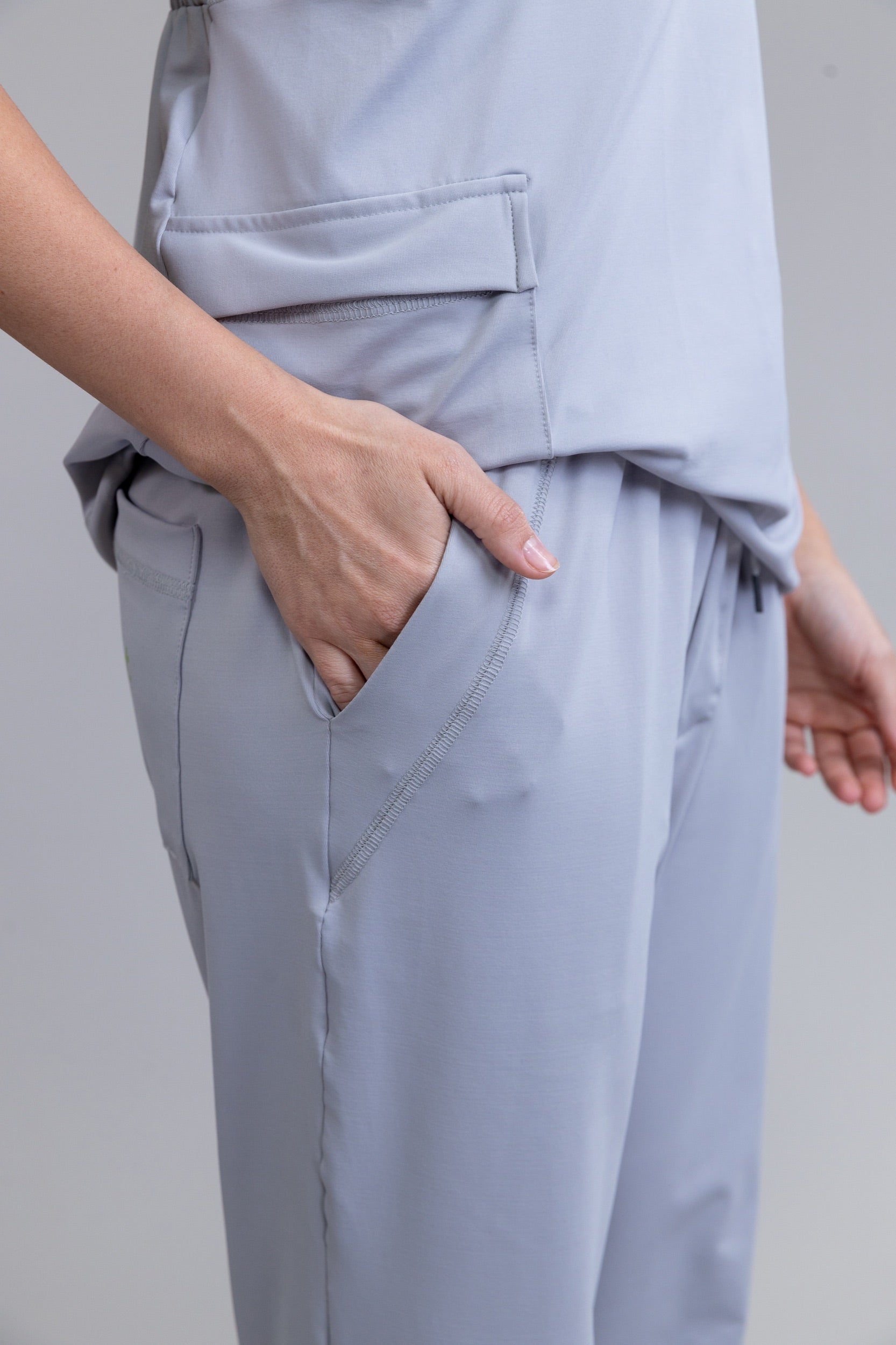 Scrub BioShield EDGE - Feminino - Cinza Tech