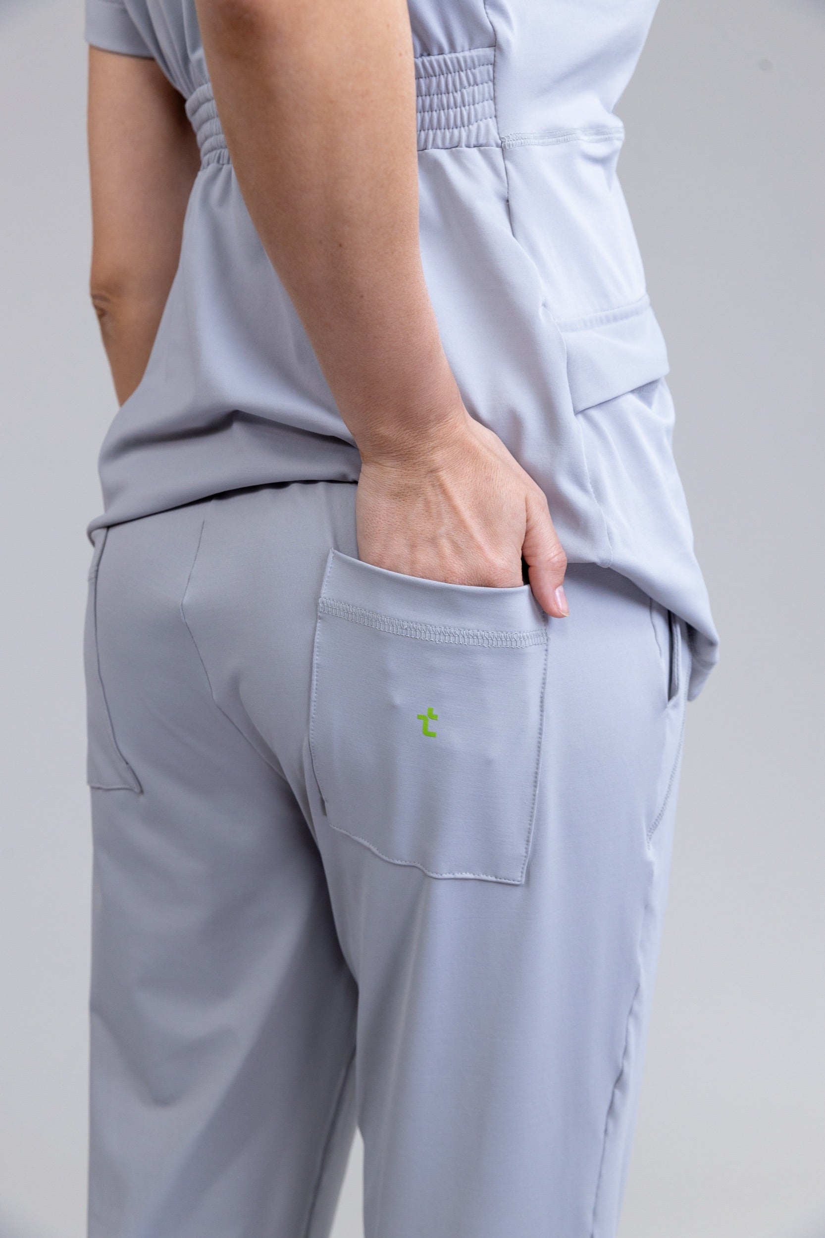 Scrub BioShield EDGE - Feminino - Cinza Tech